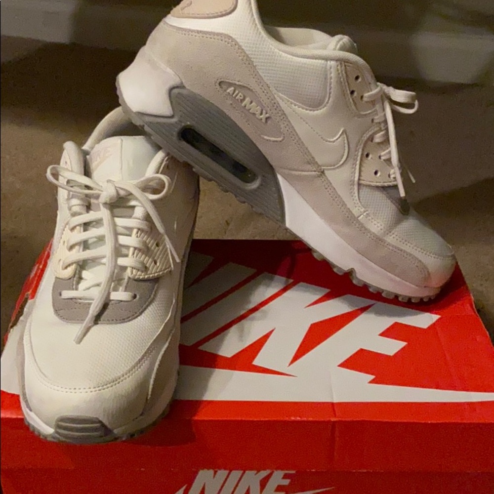 Women’s white air max 90